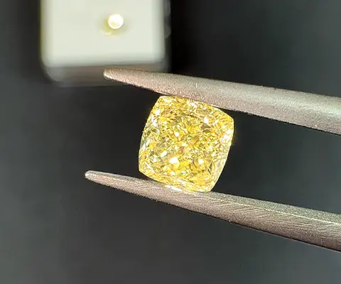 cuore di sole diamante giallo cushion